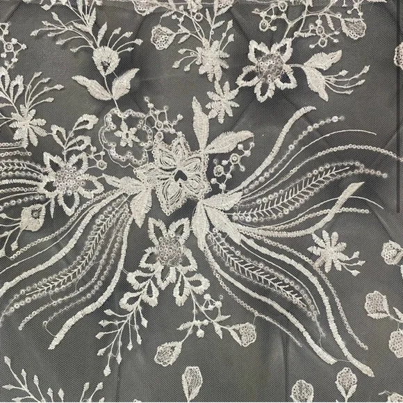 TABLE RUNNER - Picture 3 of 5